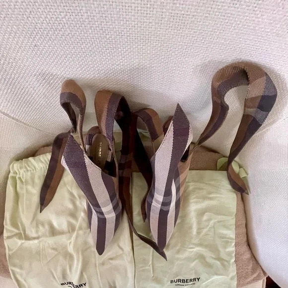 BURBERRY THE UP PUMP SIZE 40.5 BIRCH BROWN. - Picture 5 of 13